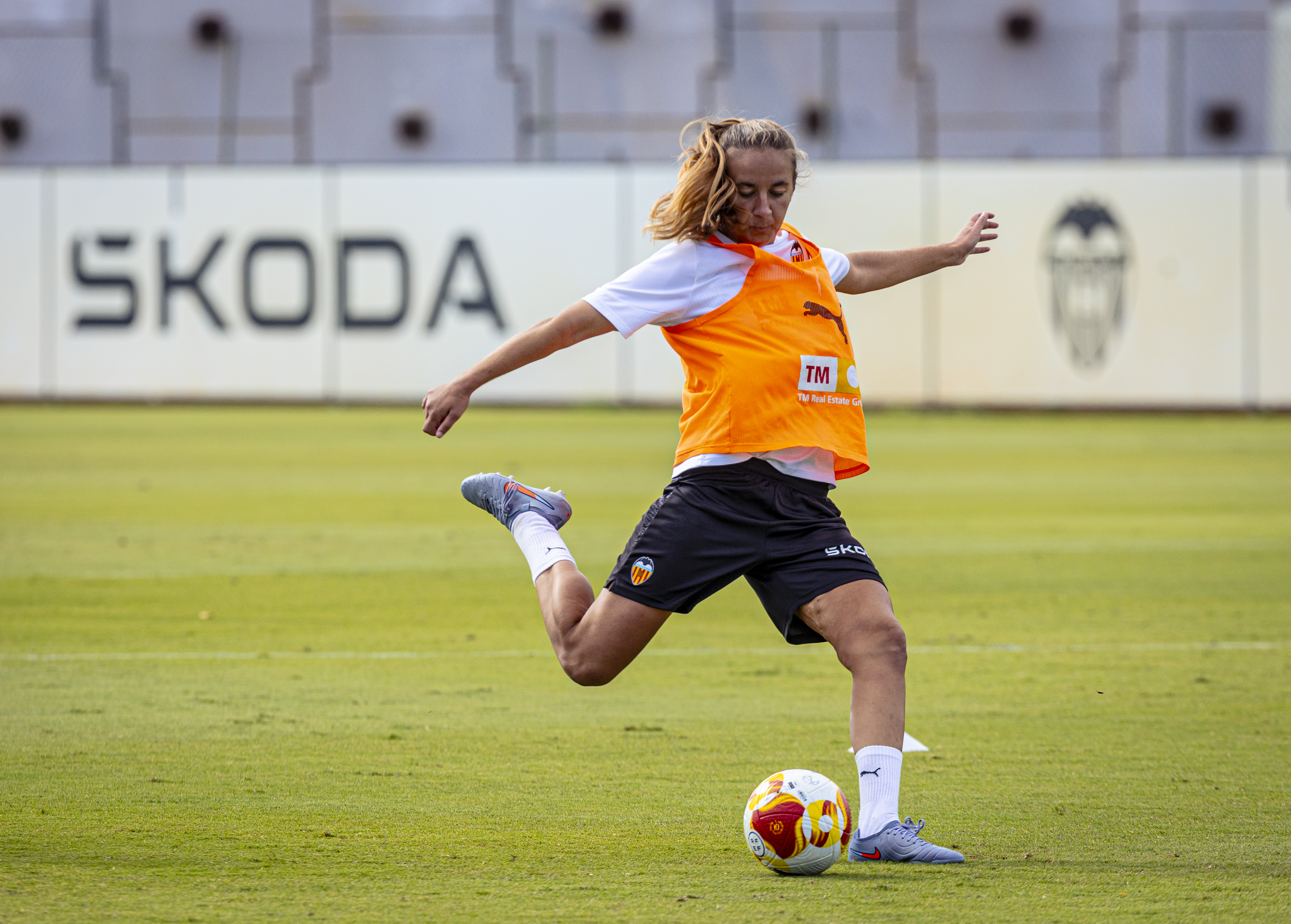 YASMIN ENTRENAMIENTO FEMENINO 2025/2026
